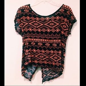 TRIANGLE PATTERN SHIRT WITH BOWS ON THE BACK